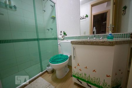 Banheiro de apartamento à venda com 2 quartos, 48m² em Maceió, Niterói