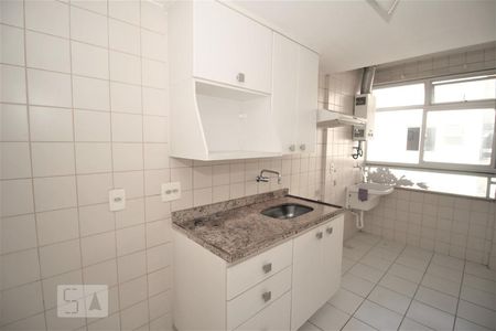 Apartamento para alugar com 110m², 3 quartos e 1 vaga Apartamento para alugar com 110m², 3 quartos e 1 vagaCozinha e Área de Serviço