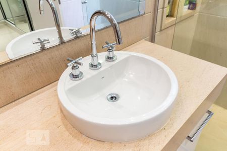 Apartamento à venda com 212m², 3 quartos e 3 vagas Apartamento à venda com 212m², 3 quartos e 3 vagasDetalhe do Banheiro da Suíte 1