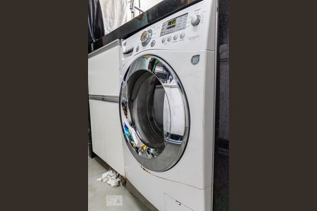 Apartamento à venda com 212m², 3 quartos e 3 vagas Apartamento à venda com 212m², 3 quartos e 3 vagasDetalhe da Área de Serviço