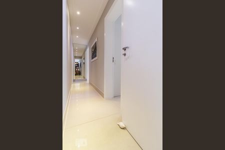 Apartamento à venda com 212m², 3 quartos e 3 vagas Apartamento à venda com 212m², 3 quartos e 3 vagasCorredor dos Quartos