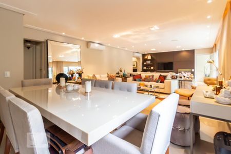 Apartamento à venda com 212m², 3 quartos e 3 vagas Apartamento à venda com 212m², 3 quartos e 3 vagasSala