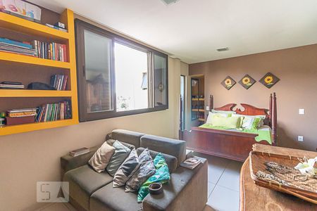 Suíte de casa à venda com 3 quartos, 300m² em Concórdia, Belo Horizonte