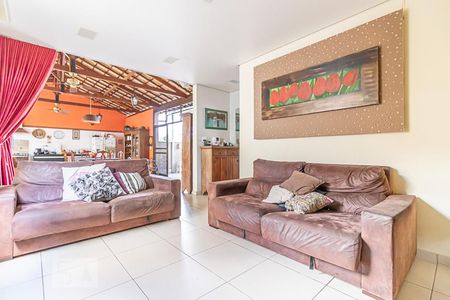Sala de casa à venda com 3 quartos, 300m² em Concórdia, Belo Horizonte