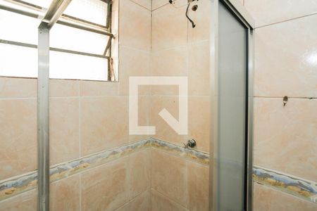 Banheiro de apartamento à venda com 1 quarto, 68m² em Rubem Berta, Porto Alegre