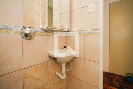 Banheiro de apartamento à venda com 1 quarto, 68m² em Rubem Berta, Porto Alegre