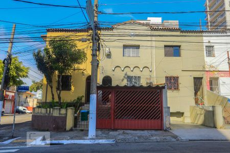 Casa para alugar com 150m², 3 quartos e 1 vaga Casa para alugar com 150m², 3 quartos e 1 vagaFachada