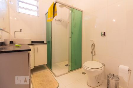 Banheiro de casa para alugar com 2 quartos, 60m² em Jardim Itapeva, São Paulo