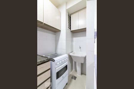 Cozinha e área de serviço de kitnet/studio para alugar com 1 quarto, 28m² em Rebouças, Curitiba