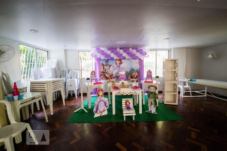 Apartamento à venda com 70m², 2 quartos e sem vagaSalão de festas