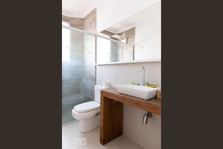 Banheiro de apartamento à venda com 1 quarto, 55m² em Navegantes, Porto Alegre