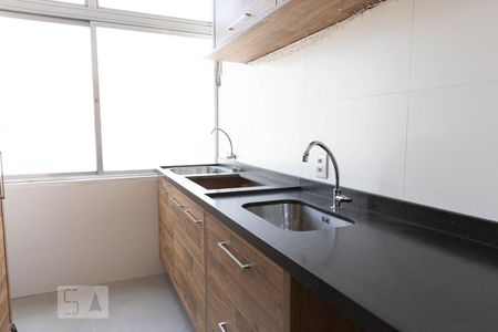 Cozinha de apartamento à venda com 1 quarto, 55m² em Navegantes, Porto Alegre