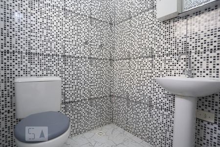 Banheiro de kitnet/studio para alugar com 1 quarto, 18m² em Vila Butantã, São Paulo