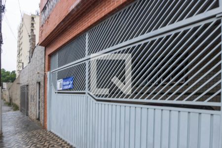 Casa à venda com 373m², 3 quartos e 2 vagas Casa à venda com 373m², 3 quartos e 2 vagasFachada