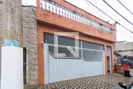 Casa à venda com 373m², 3 quartos e 2 vagas Casa à venda com 373m², 3 quartos e 2 vagasFachada