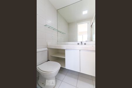 Casa de condomínio à venda com 180m², 4 quartos e 2 vagas Casa de condomínio à venda com 180m², 4 quartos e 2 vagasBanheiro da Suíte 2