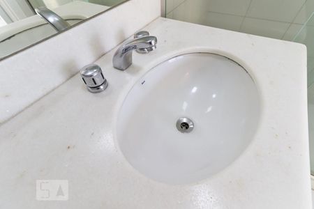 Casa de condomínio à venda com 180m², 4 quartos e 2 vagas Casa de condomínio à venda com 180m², 4 quartos e 2 vagasBanheiro da Suíte 2