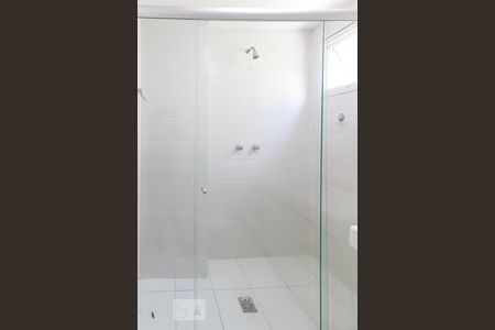 Casa de condomínio à venda com 180m², 4 quartos e 2 vagas Casa de condomínio à venda com 180m², 4 quartos e 2 vagasBanheiro corredor