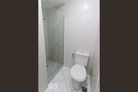 Casa de condomínio à venda com 180m², 4 quartos e 2 vagas Casa de condomínio à venda com 180m², 4 quartos e 2 vagasBanheiro social