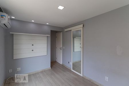 Casa de condomínio à venda com 180m², 4 quartos e 2 vagas Casa de condomínio à venda com 180m², 4 quartos e 2 vagasSuíte 1