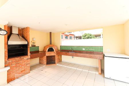 Casa de condomínio à venda com 180m², 4 quartos e 2 vagas Casa de condomínio à venda com 180m², 4 quartos e 2 vagasÁrea comum - Churrasqueira