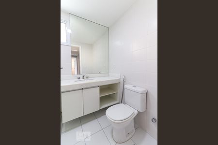 Casa de condomínio à venda com 180m², 4 quartos e 2 vagas Casa de condomínio à venda com 180m², 4 quartos e 2 vagasBanheiro corredor