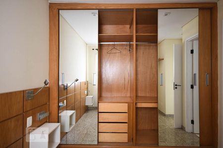 Apartamento para alugar com 66m², 2 quartos e 2 vagas Apartamento para alugar com 66m², 2 quartos e 2 vagasArmário da Suíte