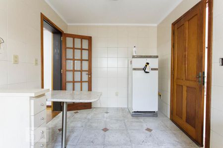 Casa à venda com 120m², 2 quartos e 4 vagas Casa à venda com 120m², 2 quartos e 4 vagasCozinha