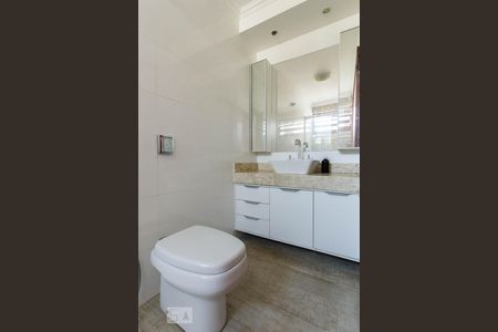 Casa à venda com 120m², 2 quartos e 4 vagas Casa à venda com 120m², 2 quartos e 4 vagasSuíte