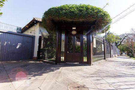 Fachada de casa à venda com 2 quartos, 120m² em São João, Porto Alegre