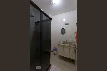 Banheiro de apartamento à venda com 2 quartos, 82m² em Centro, Niterói