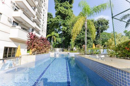 Apartamento à venda com 79m², 3 quartos e 1 vaga Apartamento à venda com 79m², 3 quartos e 1 vagaPiscina