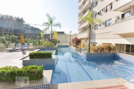 Apartamento à venda com 79m², 3 quartos e 1 vaga Apartamento à venda com 79m², 3 quartos e 1 vagaPiscina