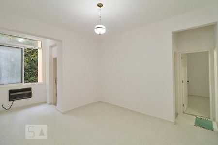 Sala. de apartamento para alugar com 3 quartos, 80m² em Copacabana, Rio de Janeiro