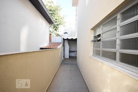 Casa para alugar com 220m², 4 quartos e 4 vagasCorredor 