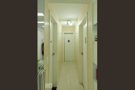 Corredor de apartamento à venda com 2 quartos, 50m² em Rio Comprido, Rio de Janeiro