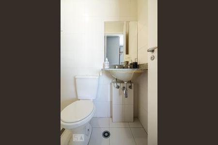 Banheiro de apartamento para alugar com 2 quartos, 55m² em Jaguaré, São Paulo