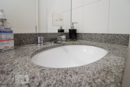 Banheiro  de apartamento para alugar com 2 quartos, 55m² em Jaguaré, São Paulo