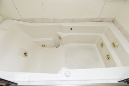 Apartamento à venda com 126m², 3 quartos e 2 vagasBanheira