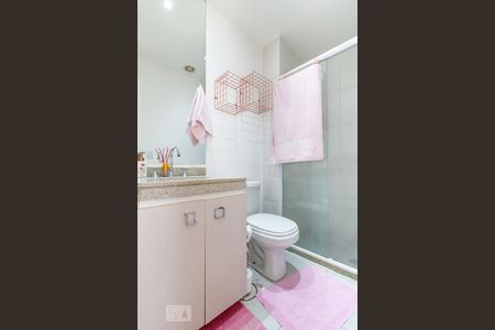 Banheiro de kitnet/studio para alugar com 1 quarto, 51m² em Alphaville Conde Ii, Barueri