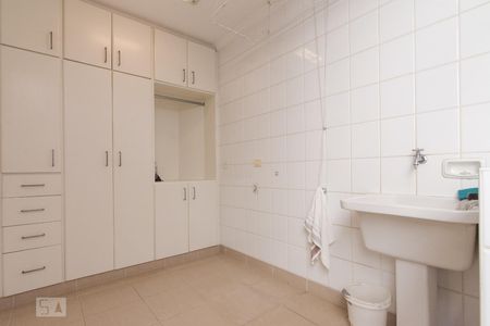 Casa para alugar com 470m², 4 quartos e 5 vagas Casa para alugar com 470m², 4 quartos e 5 vagasÁrea de Serviço
