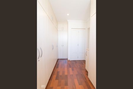Casa para alugar com 470m², 4 quartos e 5 vagas Casa para alugar com 470m², 4 quartos e 5 vagasCloset da Suite 3