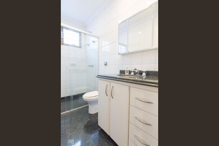 Casa para alugar com 470m², 4 quartos e 5 vagas Casa para alugar com 470m², 4 quartos e 5 vagasBanheiro da Suite 4