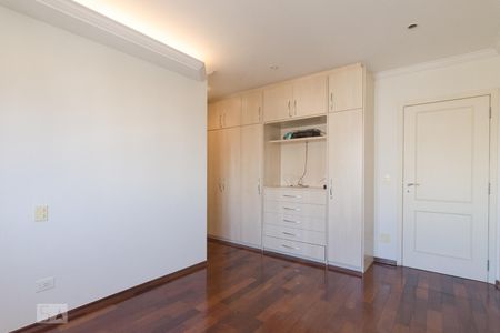Casa para alugar com 470m², 4 quartos e 5 vagas Casa para alugar com 470m², 4 quartos e 5 vagasQuarto Suite 2