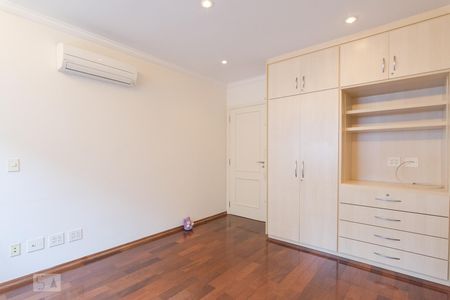Casa para alugar com 470m², 4 quartos e 5 vagas Casa para alugar com 470m², 4 quartos e 5 vagasQuarto Suite 5