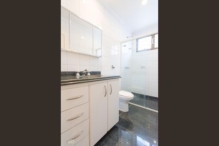 Casa para alugar com 470m², 4 quartos e 5 vagas Casa para alugar com 470m², 4 quartos e 5 vagasBanheiro da Suite 5