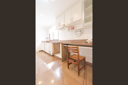 Casa para alugar com 470m², 4 quartos e 5 vagas Casa para alugar com 470m², 4 quartos e 5 vagasCozinha