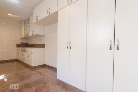 Casa para alugar com 470m², 4 quartos e 5 vagas Casa para alugar com 470m², 4 quartos e 5 vagasCozinha