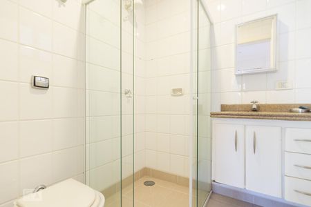 Casa para alugar com 470m², 4 quartos e 5 vagas Casa para alugar com 470m², 4 quartos e 5 vagasBanheiro de Serviço