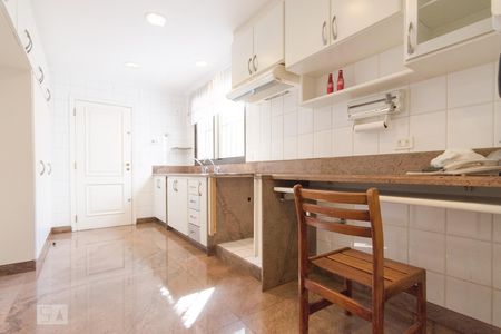 Casa para alugar com 470m², 4 quartos e 5 vagas Casa para alugar com 470m², 4 quartos e 5 vagasCozinha